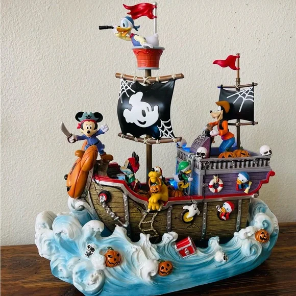 ディズニー NIB! Disney Halloween Animated Haunted Pirate Ship w/ Lights